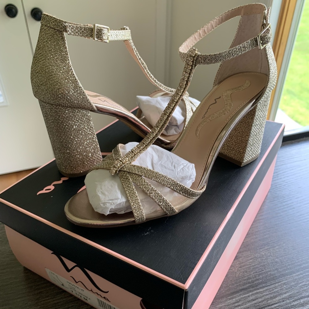 Nina Gold Heels with Elegant Design
